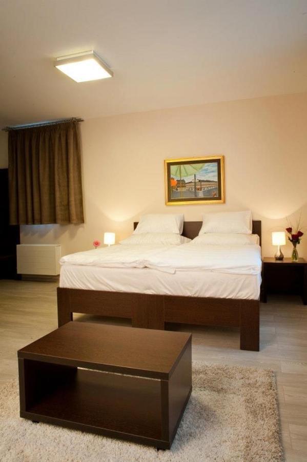 4Rooms Roztoky Exterior foto